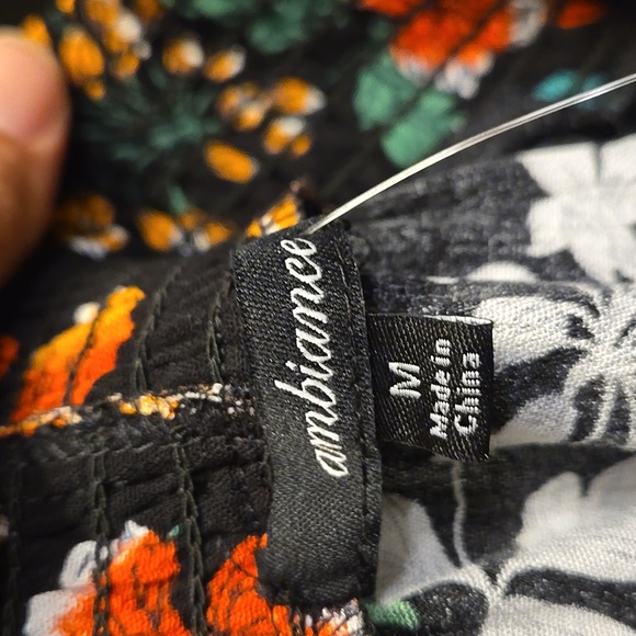 WOMEN'S MEDIUM OFF SHOULDER LONG SLEEVE CROP TOP FLORAL - Picture 3 of 8